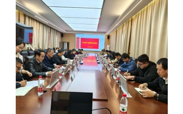 学校召开11月教…